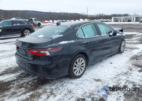 2024 Toyota Camry Le z USA, uszkodzony, nr VIN 4T1C11BK3RU116776